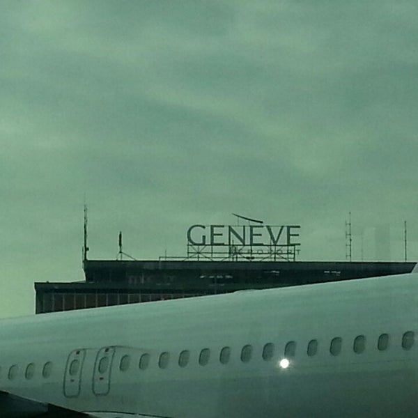 Снимок сделан в Aéroport de Genève Cointrin (GVA) пользователем Maria K. 5/2/2013