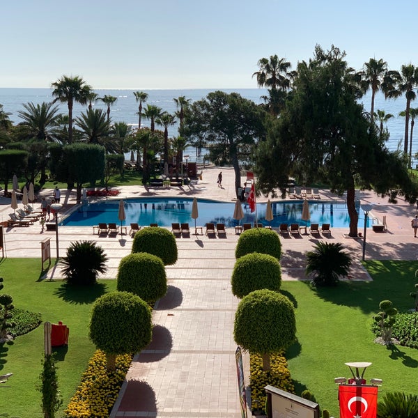 รูปภาพถ่ายที่ Club Med Palmiye โดย Gokhan เมื่อ 6/5/2019