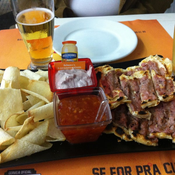 4/20/2013에 Thay N.님이 Esquina Grill do Fuad에서 찍은 사진