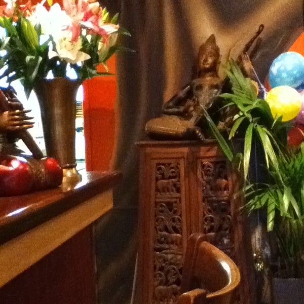 3/6/2013 tarihinde Diana J.ziyaretçi tarafından Mango Thai Tapas Bar'de çekilen fotoğraf