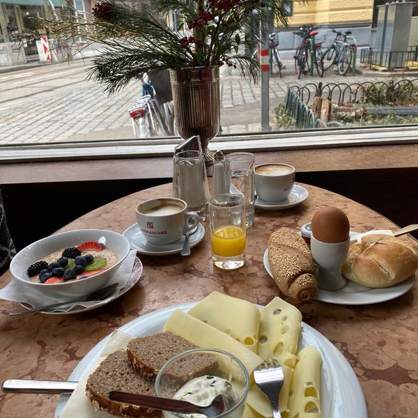 12/29/2022 tarihinde Emine S.ziyaretçi tarafından Café Eiles'de çekilen fotoğraf