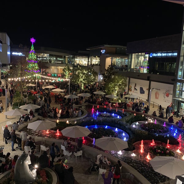 รูปภาพถ่ายที่ Hillsdale Shopping Center โดย AT เมื่อ 11/23/2019