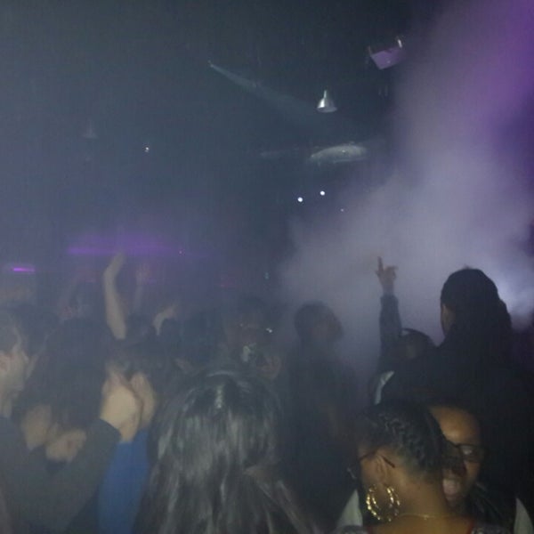 รูปภาพถ่ายที่ Sevilla Nightclub โดย Aziz H. เมื่อ 3/7/2014