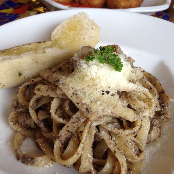 7/31/2013 tarihinde Jennifer N.ziyaretçi tarafından Cantina Sicilianita'de çekilen fotoğraf