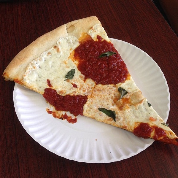 Foto diambil di Gino&#39;s Brick Oven Pizza and Trattoria oleh JR O. pada 5/25/2014