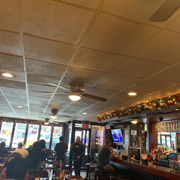 Photo taken at Smith&#39;s Bar &amp; Restaurant by Bobby B. on 12/25/2018