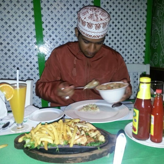 9/21/2012 tarihinde VIP p.ziyaretçi tarafından Al Aktham Restaurant'de çekilen fotoğraf