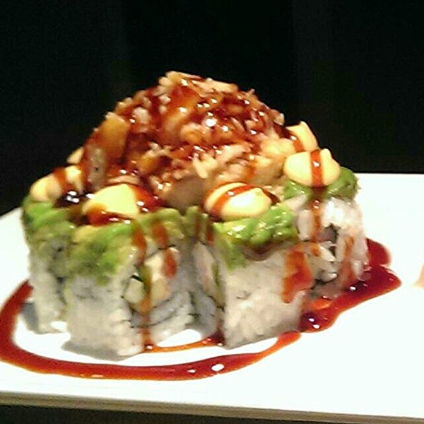 Снимок сделан в The Rack Sushi Bar &amp; Billiards Lounge пользователем The Rack Sushi Bar &amp; Billiards Lounge 10/17/2013