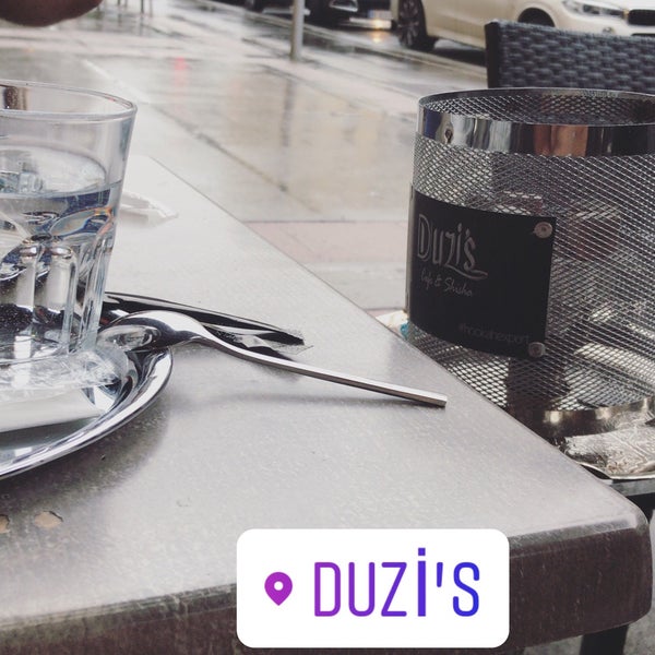 รูปภาพถ่ายที่ Duzi&#39;s โดย Selçuk S. เมื่อ 6/12/2018