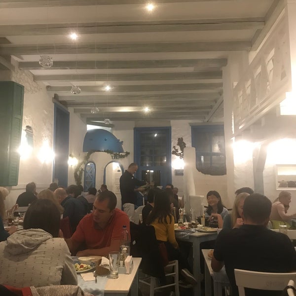 Foto tirada no(a) Taverna Dionysos por Fatih Y. em 9/28/2019
