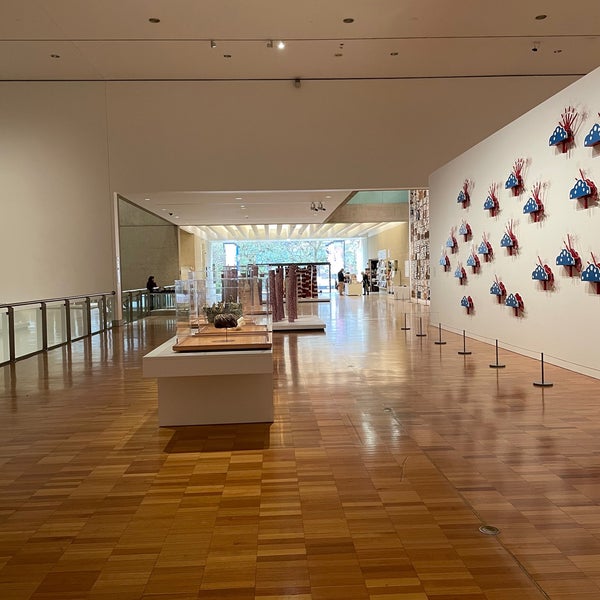 Foto diambil di Queensland Art Gallery (QAG) oleh Graham pada 9/9/2022