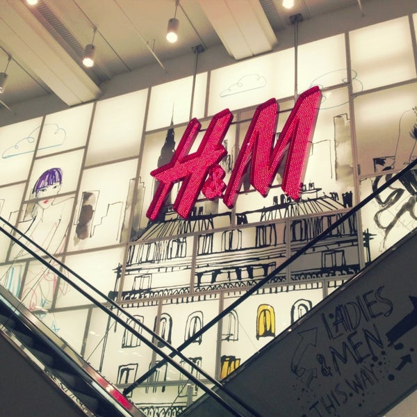 M end g. M end g. H&m картинки. Эмэндэмс конфеты. Yeezy логотип.