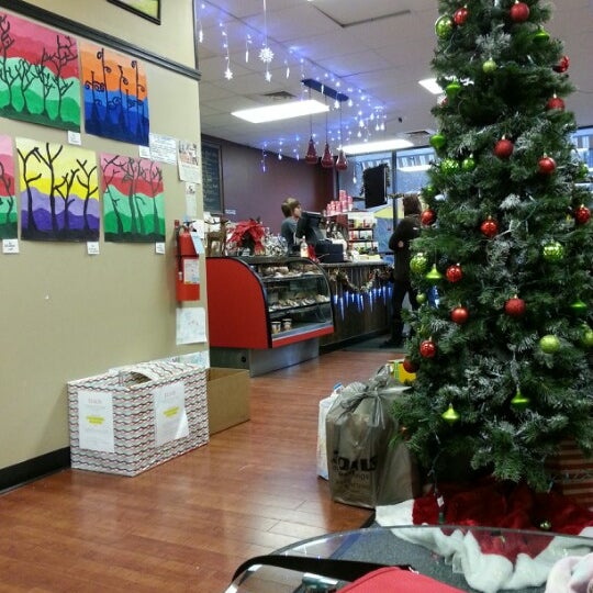 รูปภาพถ่ายที่ Aversboro Coffee โดย margie v. เมื่อ 12/12/2012