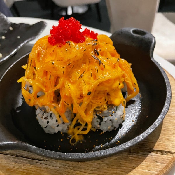 Foto diambil di Friends Sushi oleh hooeyspewer .. pada 9/19/2022