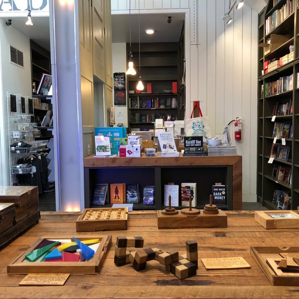 Foto diambil di Ada&#39;s Technical Books and Cafe oleh hooeyspewer .. pada 8/14/2018