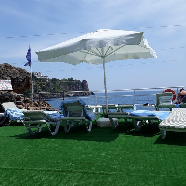 Foto scattata a Club Hotel Falcon da Deniz il 5/20/2019