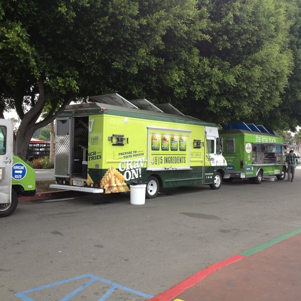 รูปภาพถ่ายที่ OC Fair Food Truck Fare โดย Dave L. เมื่อ 6/6/2013