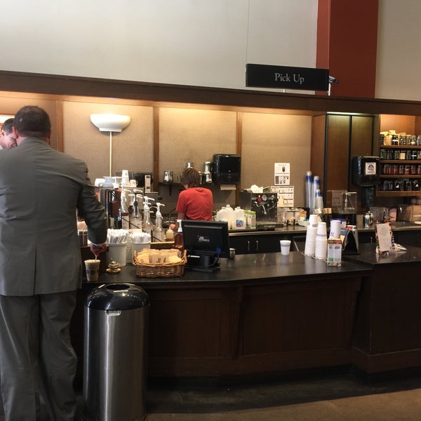 6/5/2015에 Mike E.님이 Peet&#39;s Coffee &amp; Tea에서 찍은 사진
