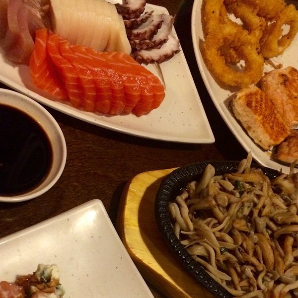 รูปภาพถ่ายที่ Taifu Sushi โดย Stelinha D. เมื่อ 6/6/2015