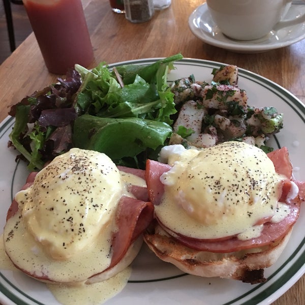 So had the eggs benedict and it was amazing- the salad that comes with it - just delicious! Lots of flavour! Good coffee and lovely wait staff!