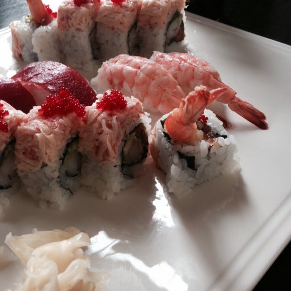 Foto diambil di Blue Sushi Sake Grill oleh Traci S. pada 2/26/2015