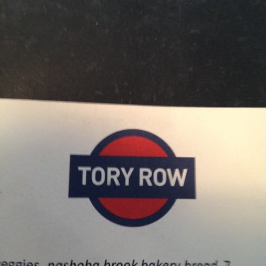 รูปภาพถ่ายที่ Tory Row โดย Travis D. เมื่อ 12/6/2012