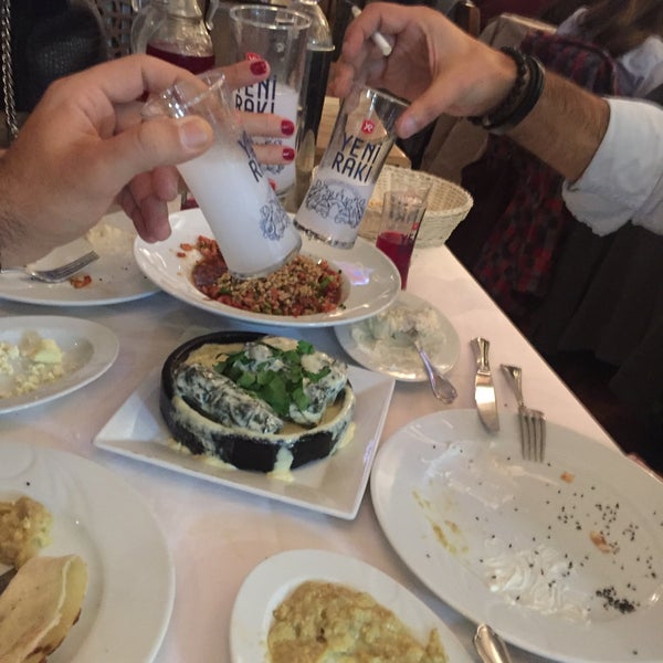 Das Foto wurde bei Zervan Restaurant &amp; Ocakbaşı von özcan ö. am 11/2/2018 aufgenommen