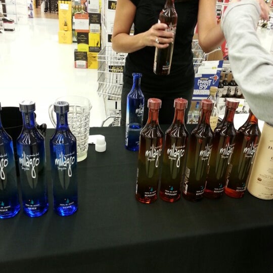9/21/2012にAmanda M.がExit 9 Wine &amp; Liquor Warehouseで撮った写真