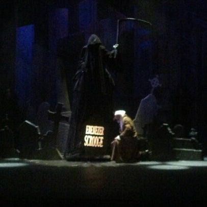 รูปภาพถ่ายที่ Theatre Memphis โดย Becky เมื่อ 11/29/2012