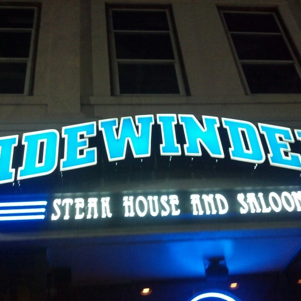 Das Foto wurde bei Sidewinders Steakhouse and Saloon von Becky am 3/13/2013 aufgenommen