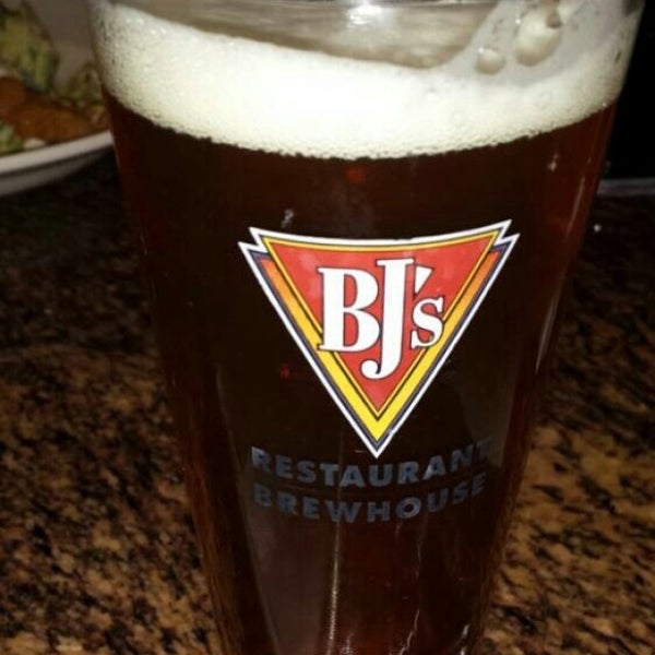 Photo taken at BJ&#39;s Restaurant &amp; Brewhouse by Becky on 4/15/2016