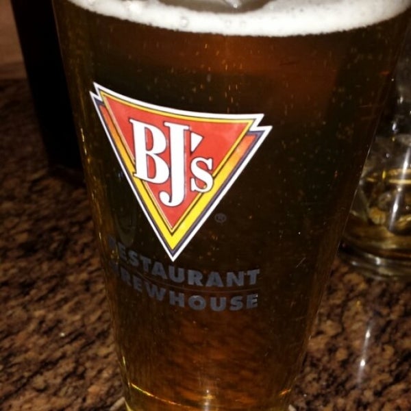 Photo taken at BJ&#39;s Restaurant &amp; Brewhouse by Becky on 4/1/2016