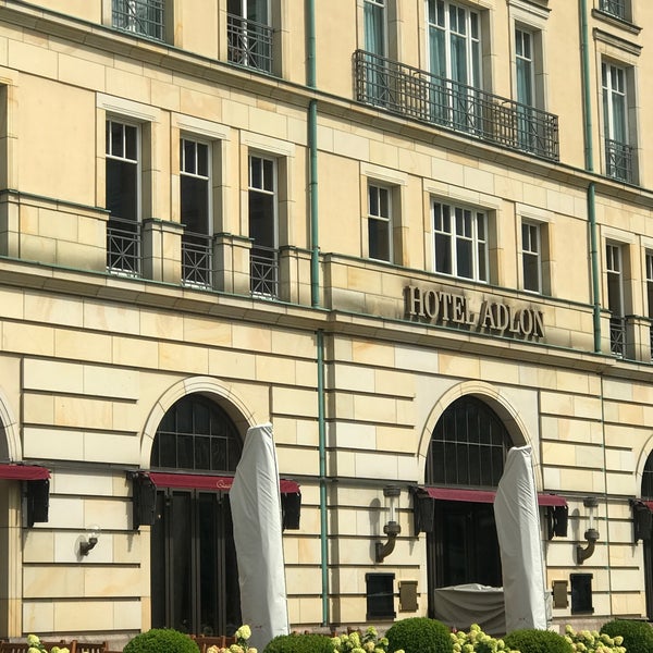 Das Foto wurde bei Hotel Adlon Kempinski Berlin von MyTj Z. am 7/18/2022 aufgenommen