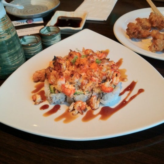 Foto diambil di Tenno Sushi oleh Joel M. pada 11/4/2012