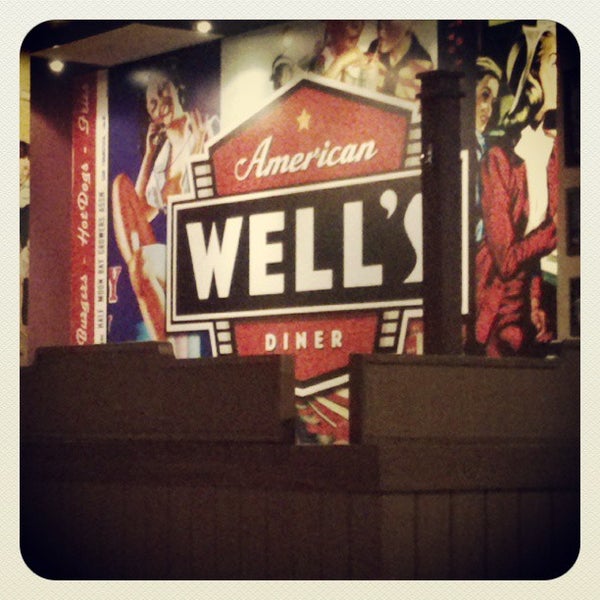 Foto diambil di Well&#39;s Diner oleh Aryanna O. pada 3/24/2013