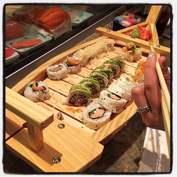 Foto diambil di Sushi Hana Fusion Cuisine oleh Bert A. pada 9/27/2014