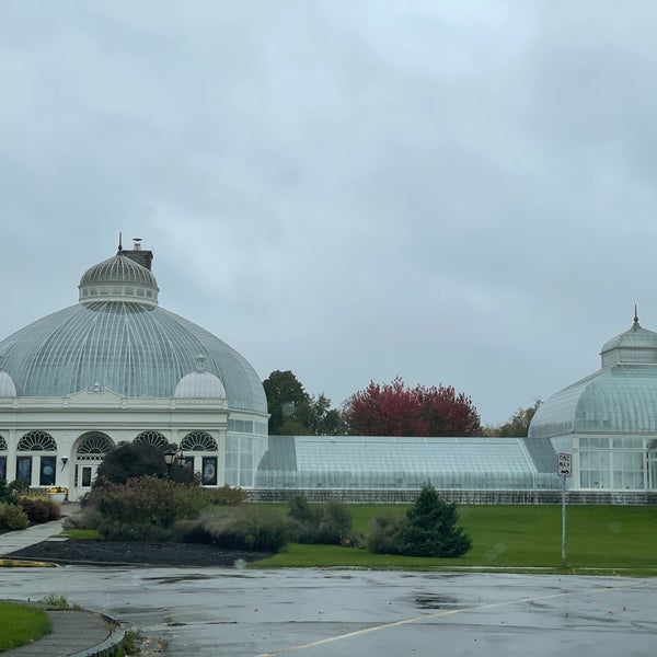 Foto scattata a Buffalo &amp; Erie County Botanical Gardens da Geo L. il 10/26/2021