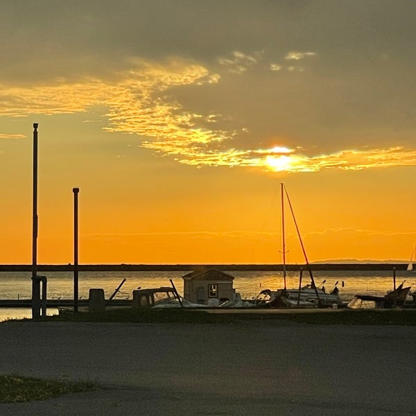 Das Foto wurde bei Canalside von Geo L. am 10/26/2021 aufgenommen