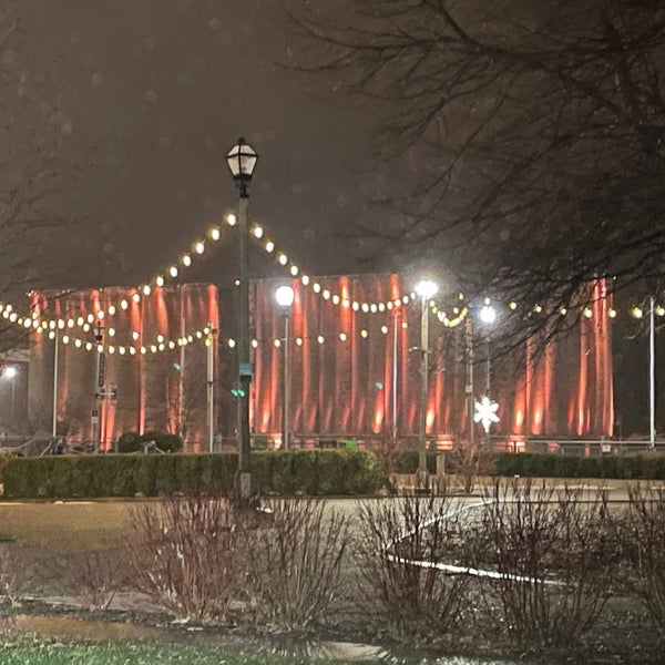 Das Foto wurde bei Canalside von Geo L. am 1/12/2021 aufgenommen