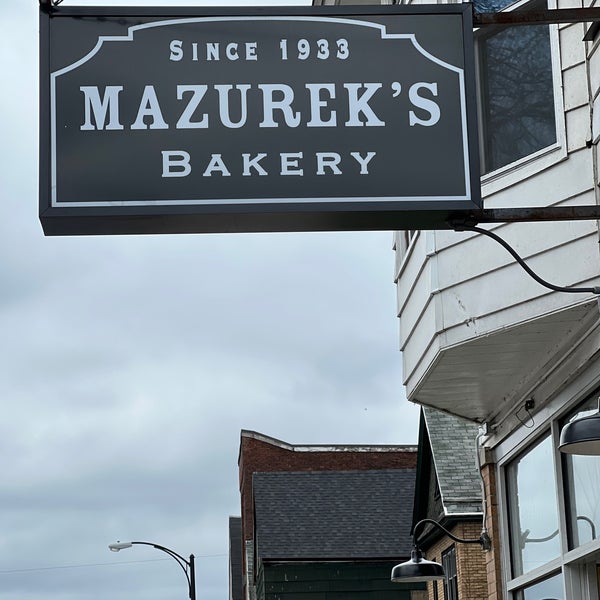 รูปภาพถ่ายที่ Mazurek&#39;s Bakery โดย Geo L. เมื่อ 7/31/2022