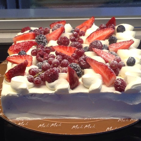 Photo taken at Fleur Boulangerie - Pâtisserie by Melina M. on 12/6/2014
