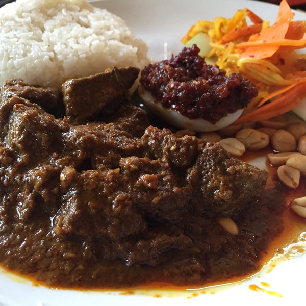 No more food truck. It's now a Thai-Vietnamese-Malay restaurant. Order the Vendy award-winning Beef Rendang Nasi Lemak & other Malay dishes. Thanks for a great meal, Owner Day.
