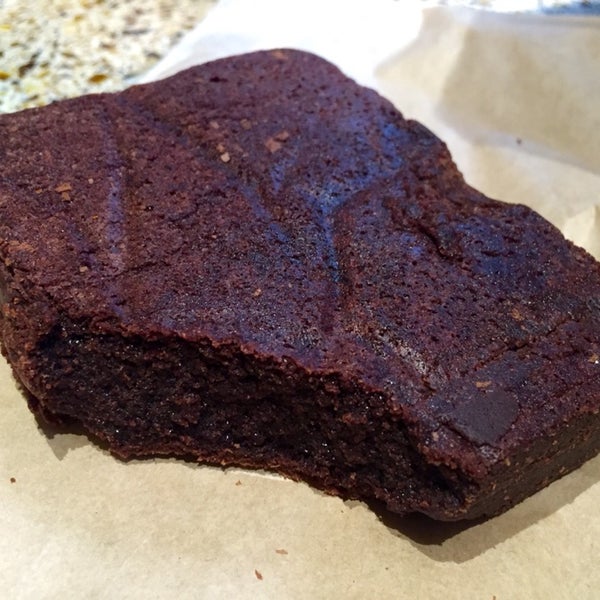 Free brownie w/ Yelp check-in & $10 min purchase. :9