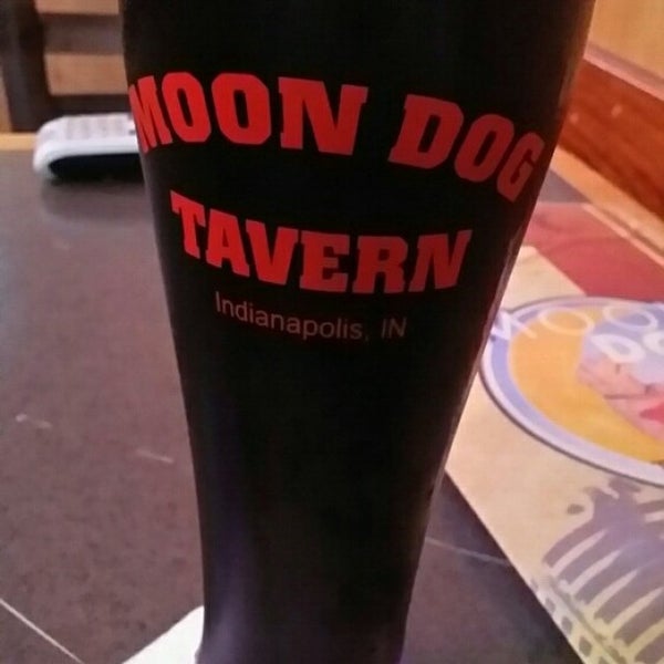 Foto tirada no(a) Moon Dog Tavern por Steve W. em 10/9/2014