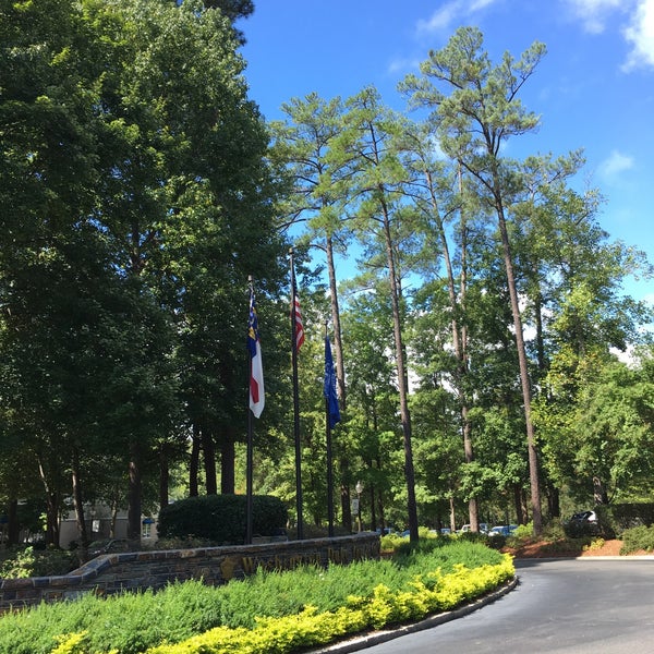 Foto tirada no(a) Washington Duke Inn &amp; Golf Club por Walter K. em 9/23/2016