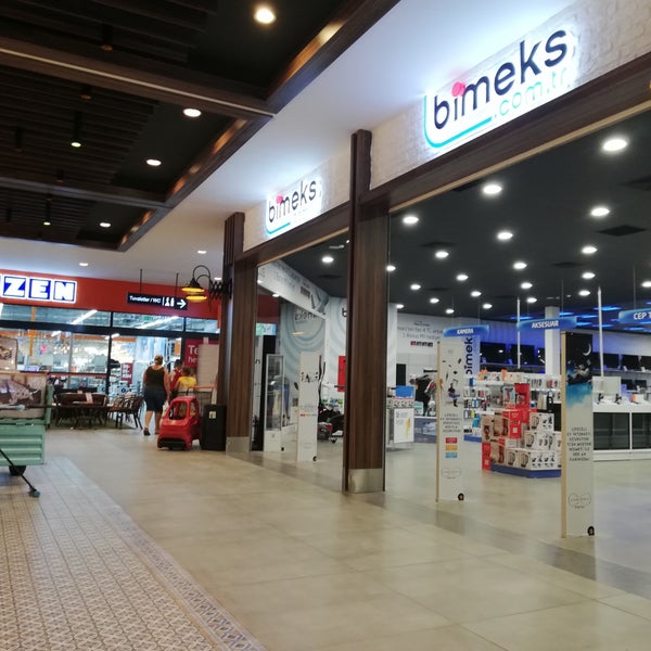 photos at tekzen hardware store in palaikythro