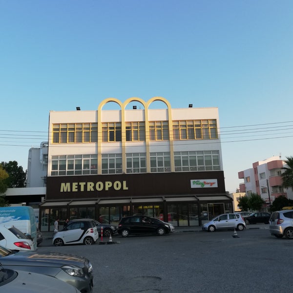 Foto tirada no(a) Metropol Supermarket por Bego em 7/31/2019
