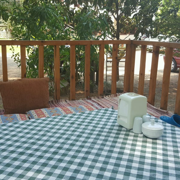 7/31/2016 tarihinde BilgeAziyaretçi tarafından Derin Bahçe Restaurant'de çekilen fotoğraf