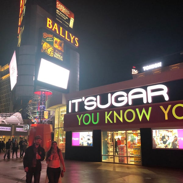 Foto tirada no(a) Grand Bazaar Shops Las Vegas por Patrick S. em 12/8/2019