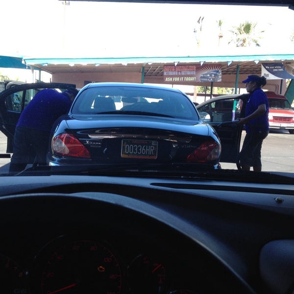 10/26/2013 tarihinde Myron B.ziyaretçi tarafından Los Olivos Hand Car Wash'de çekilen fotoğraf